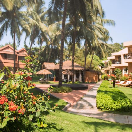 Whispering Palms Beach Resort Кандолим Екстериор снимка