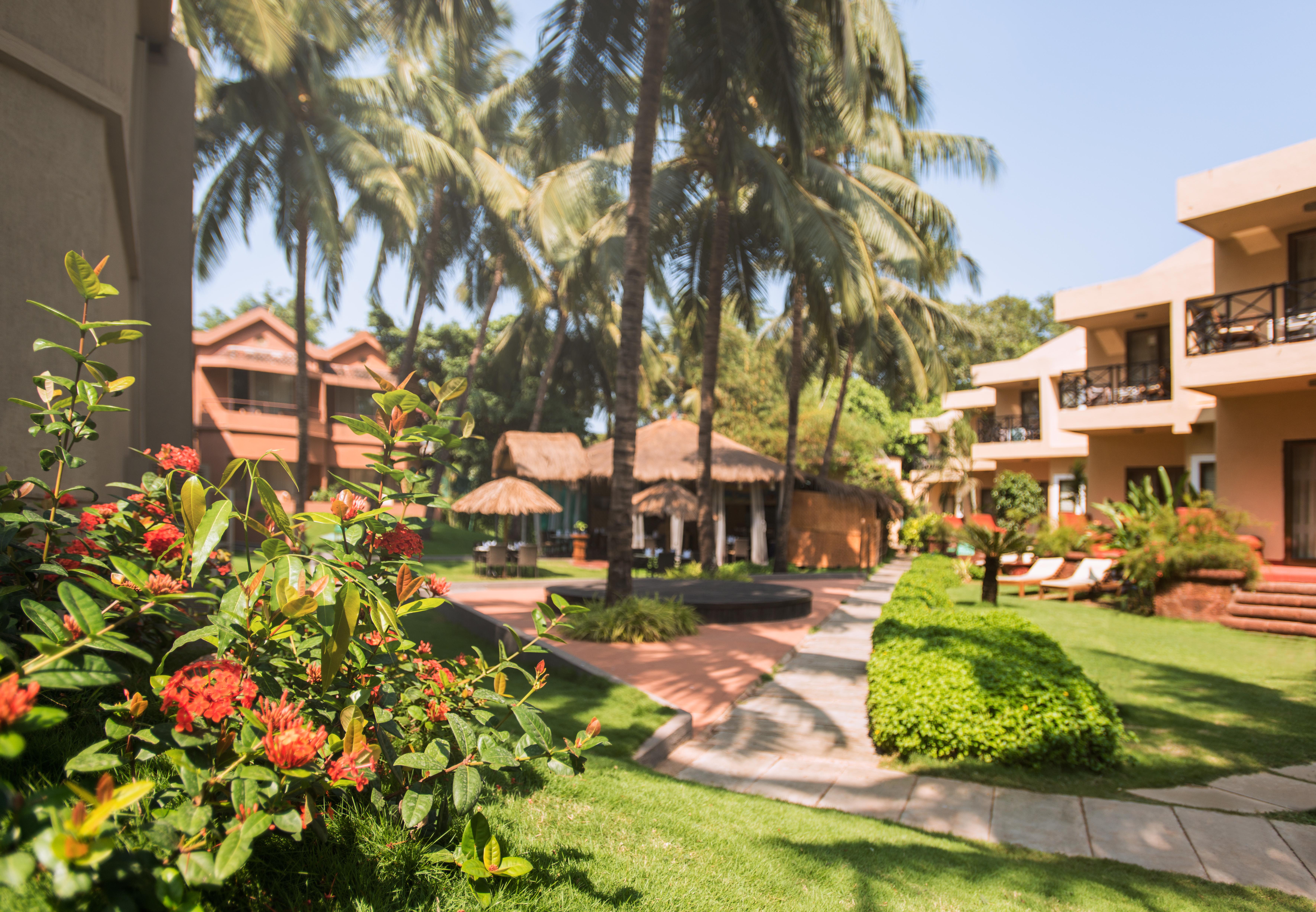 Whispering Palms Beach Resort Кандолим Екстериор снимка