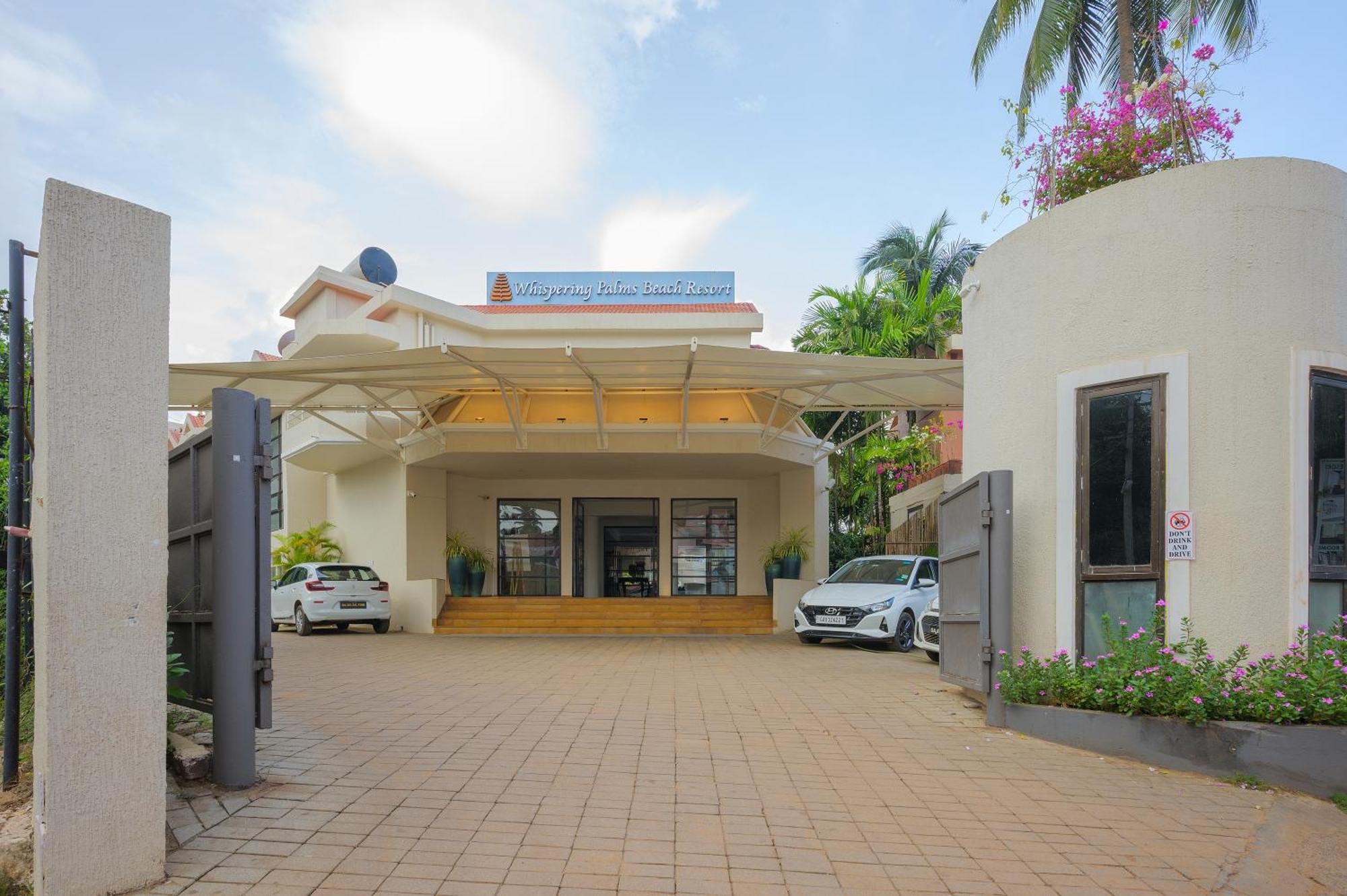 Whispering Palms Beach Resort Кандолим Екстериор снимка