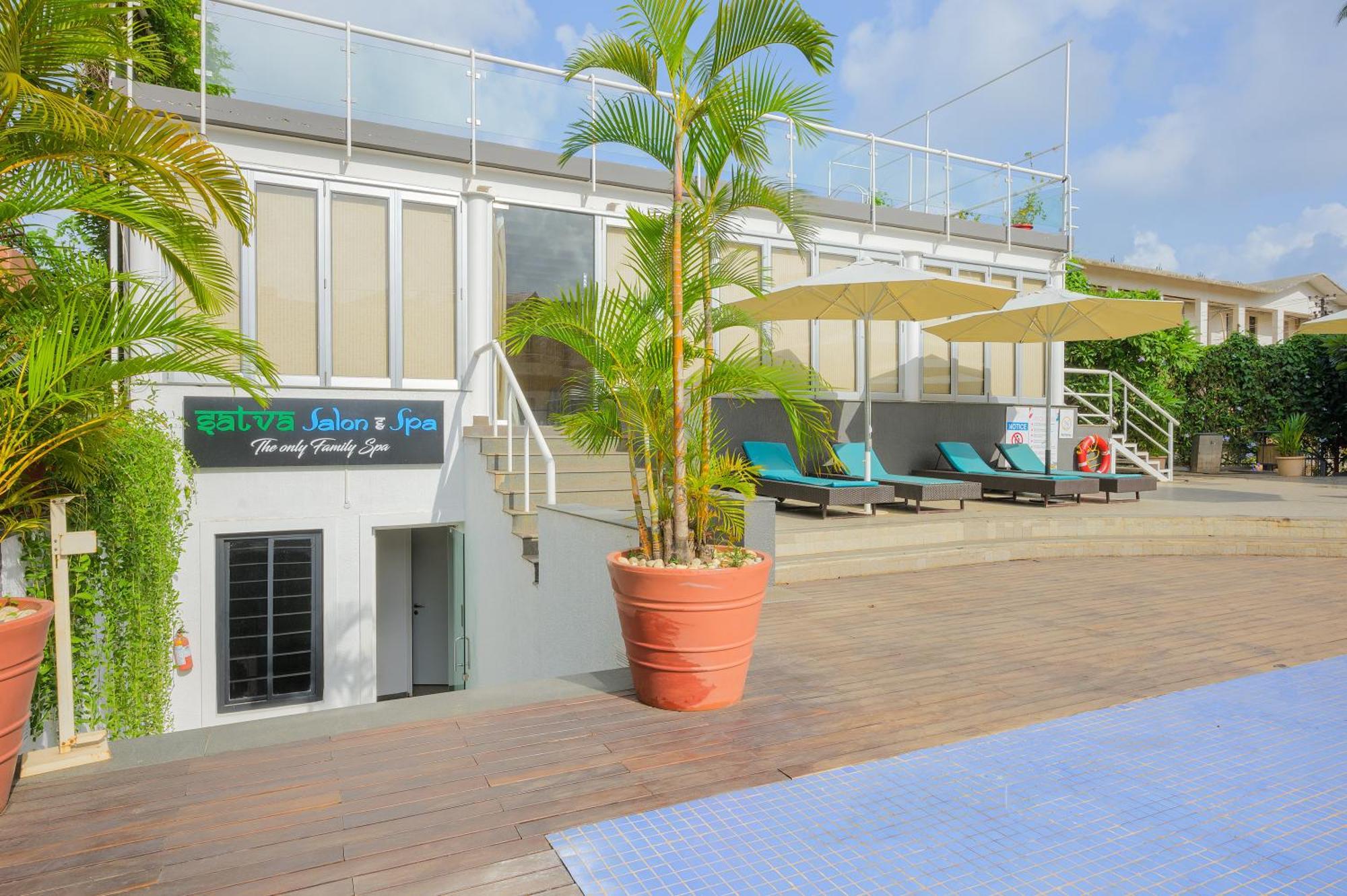 Whispering Palms Beach Resort Кандолим Екстериор снимка