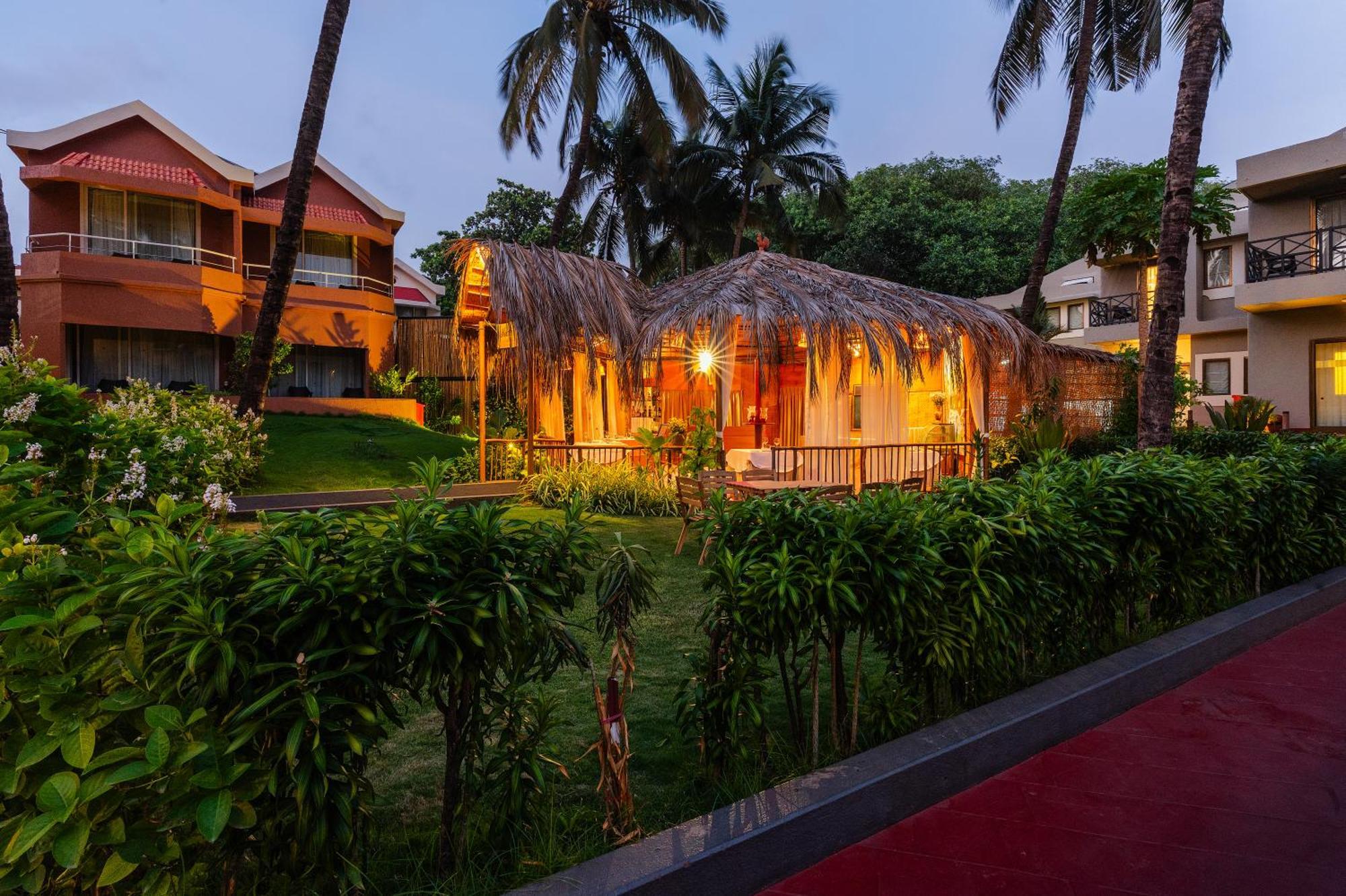 Whispering Palms Beach Resort Кандолим Екстериор снимка