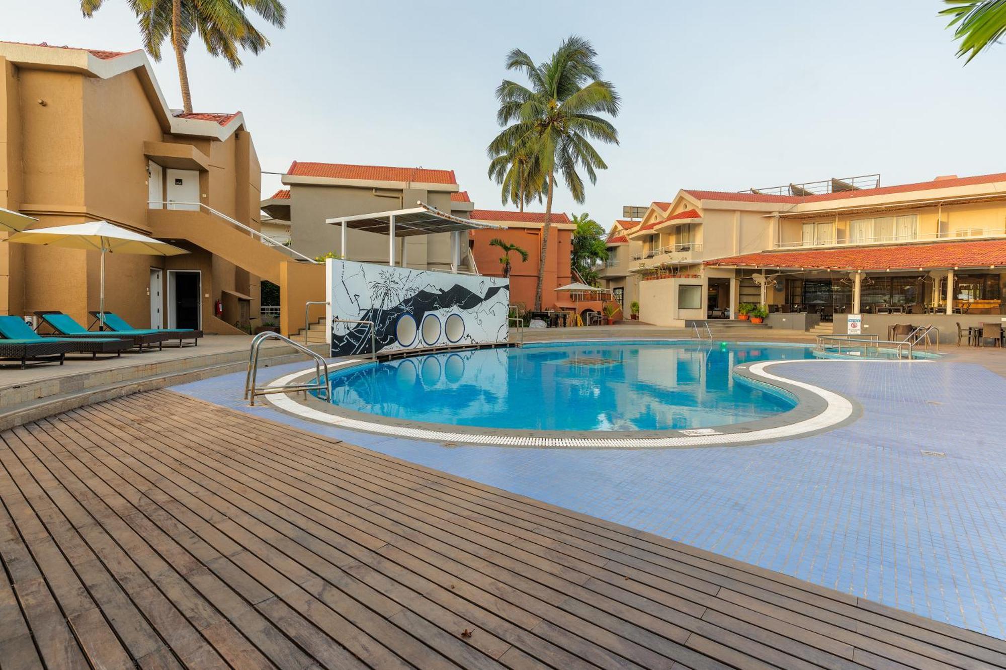 Whispering Palms Beach Resort Кандолим Екстериор снимка