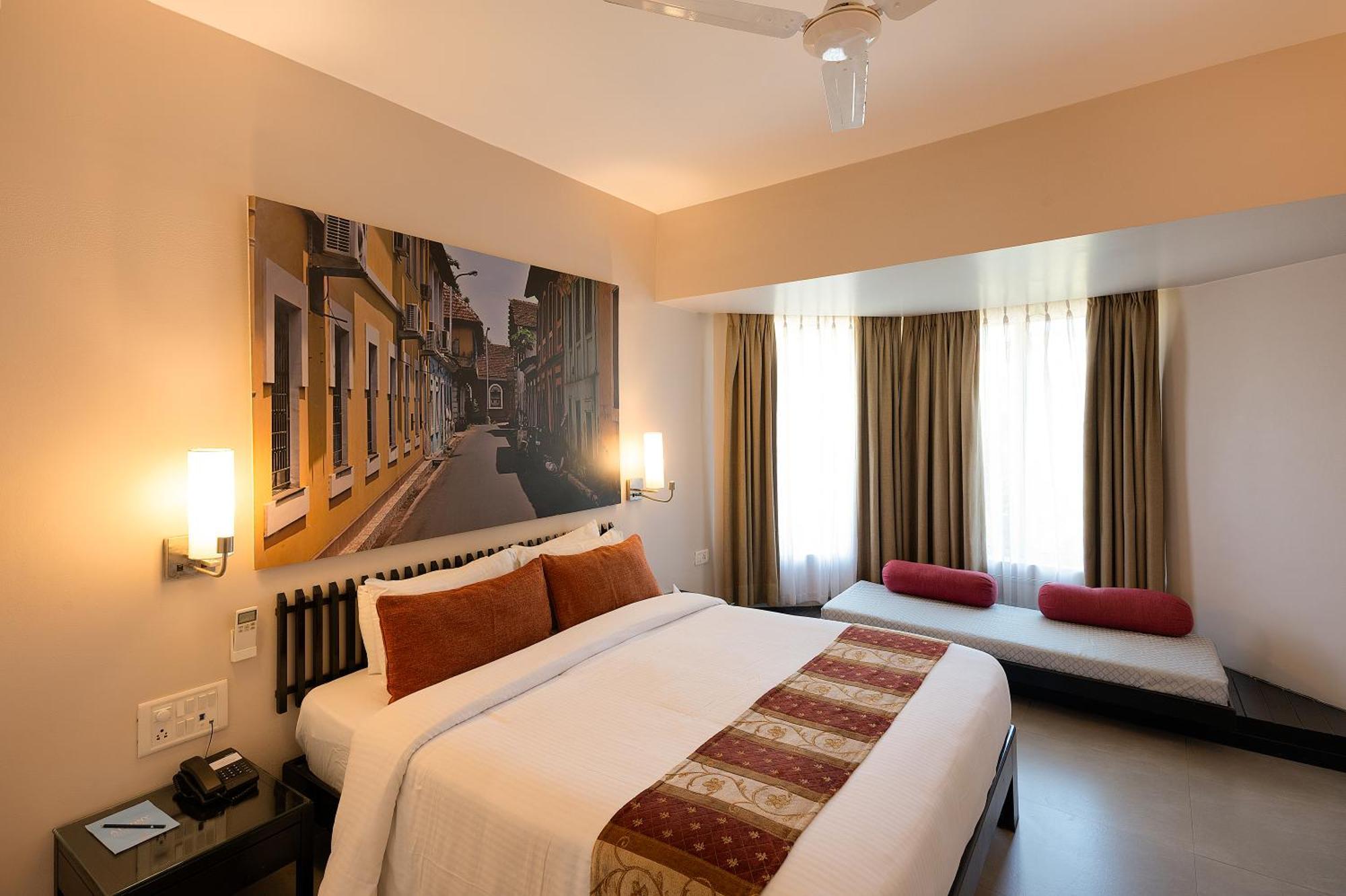 Whispering Palms Beach Resort Кандолим Екстериор снимка