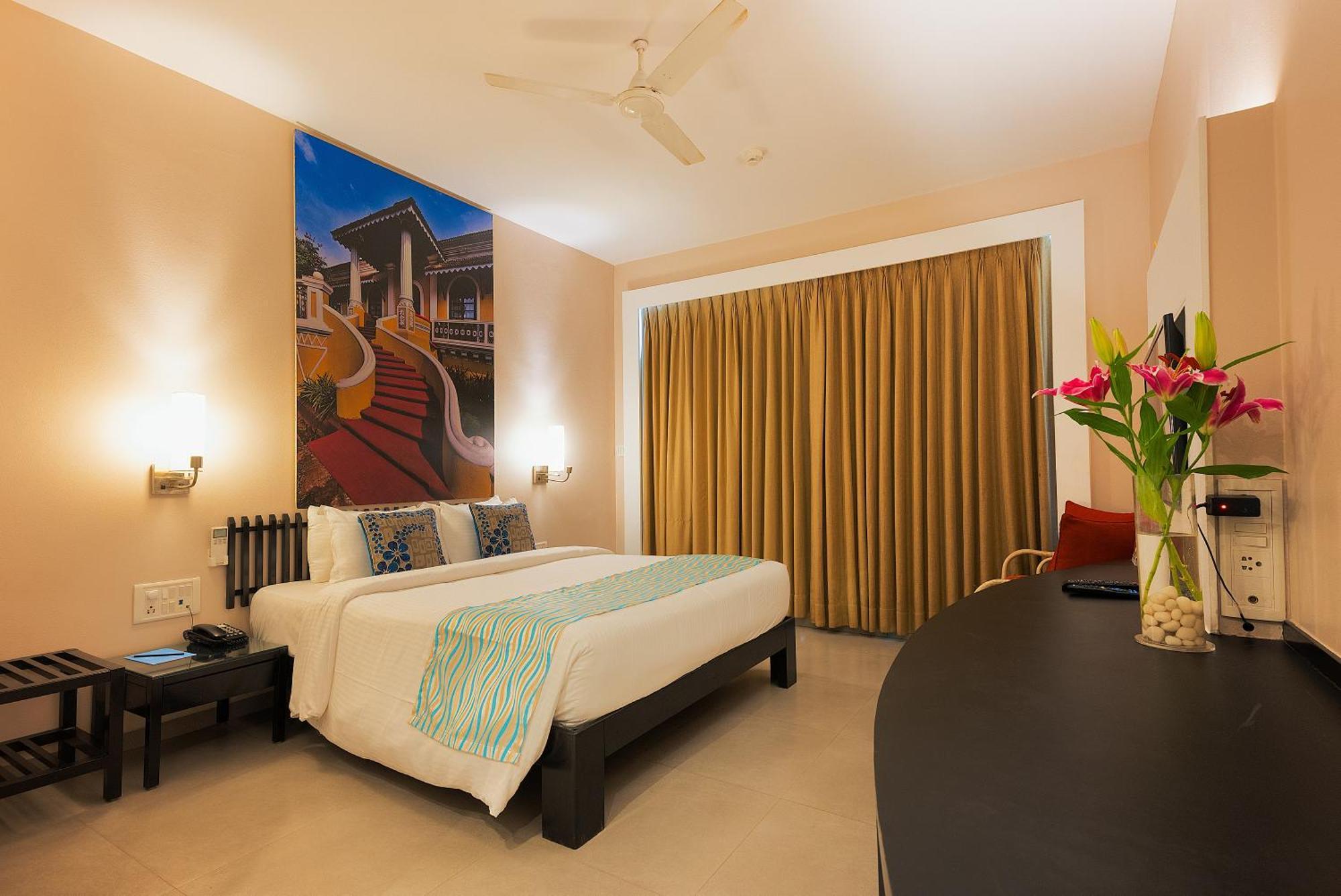 Whispering Palms Beach Resort Кандолим Екстериор снимка