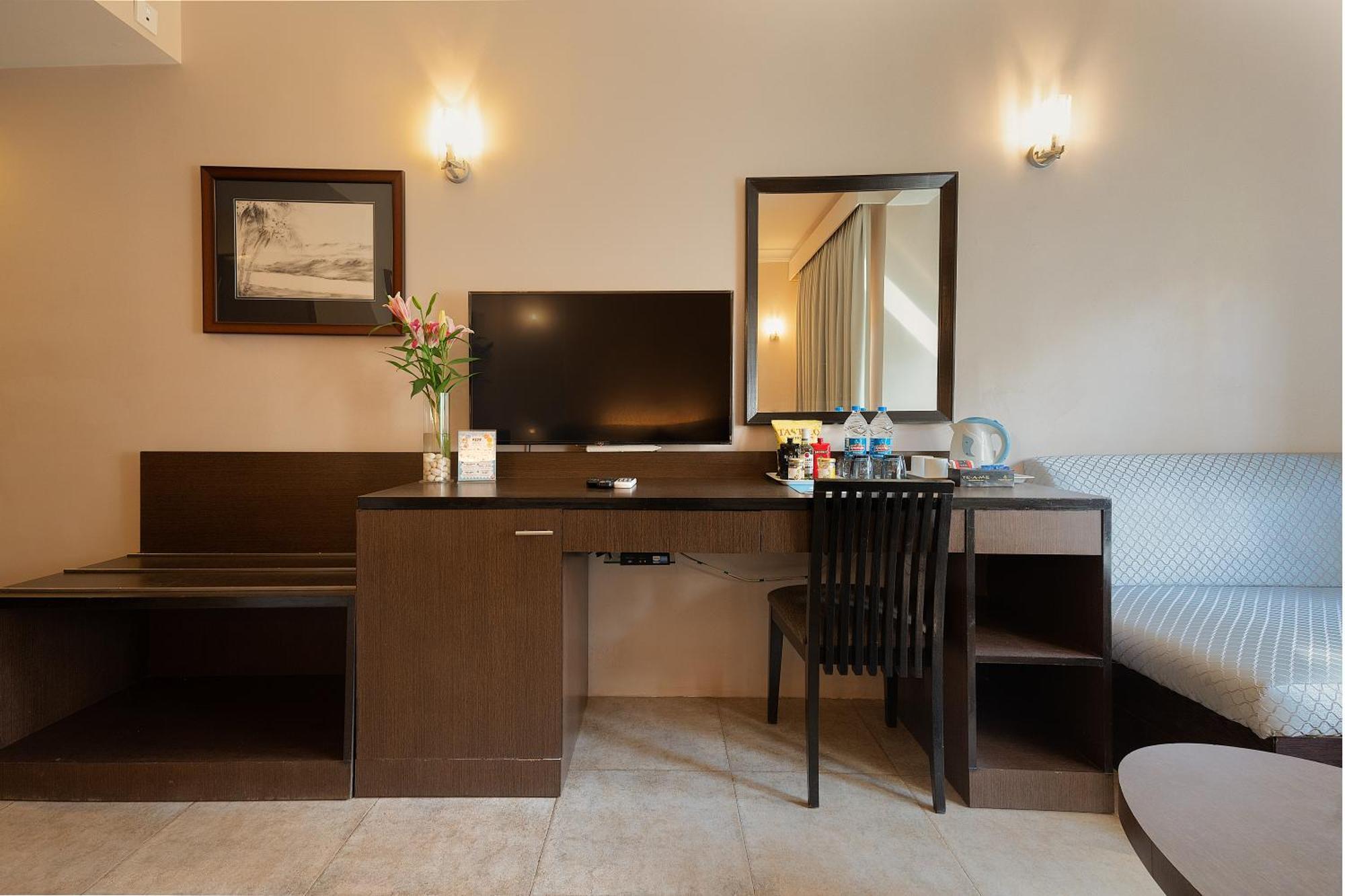 Whispering Palms Beach Resort Кандолим Екстериор снимка