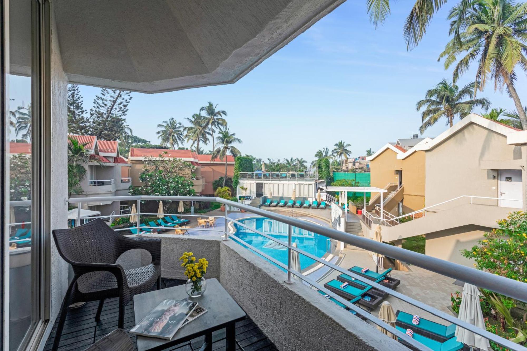 Whispering Palms Beach Resort Кандолим Екстериор снимка