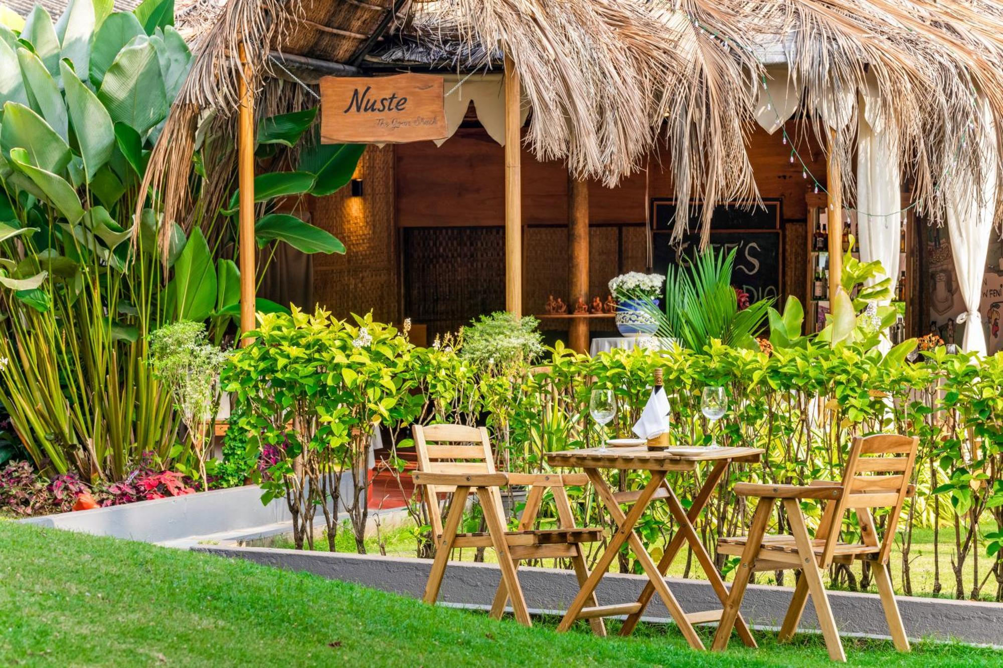 Whispering Palms Beach Resort Кандолим Екстериор снимка