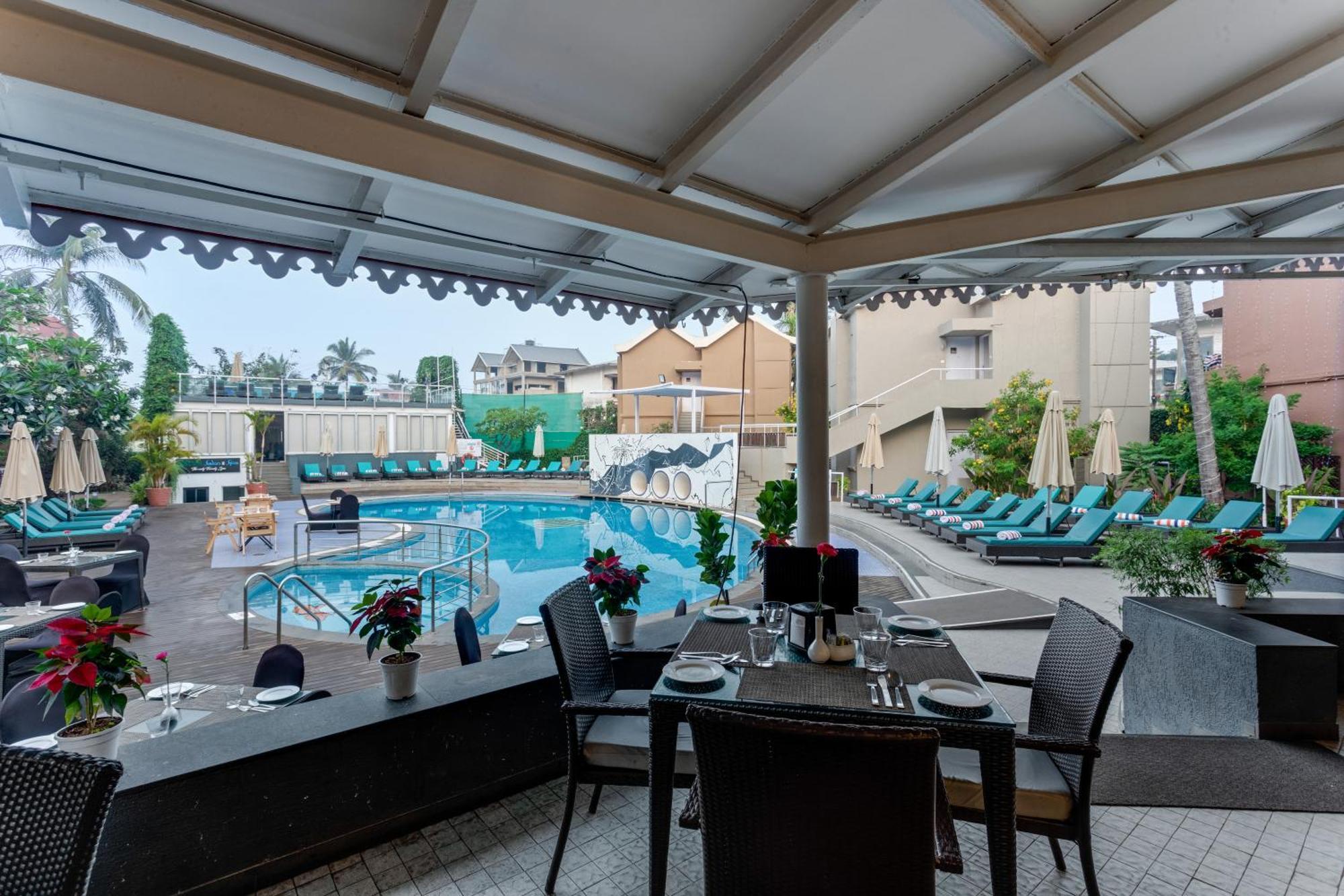 Whispering Palms Beach Resort Кандолим Екстериор снимка