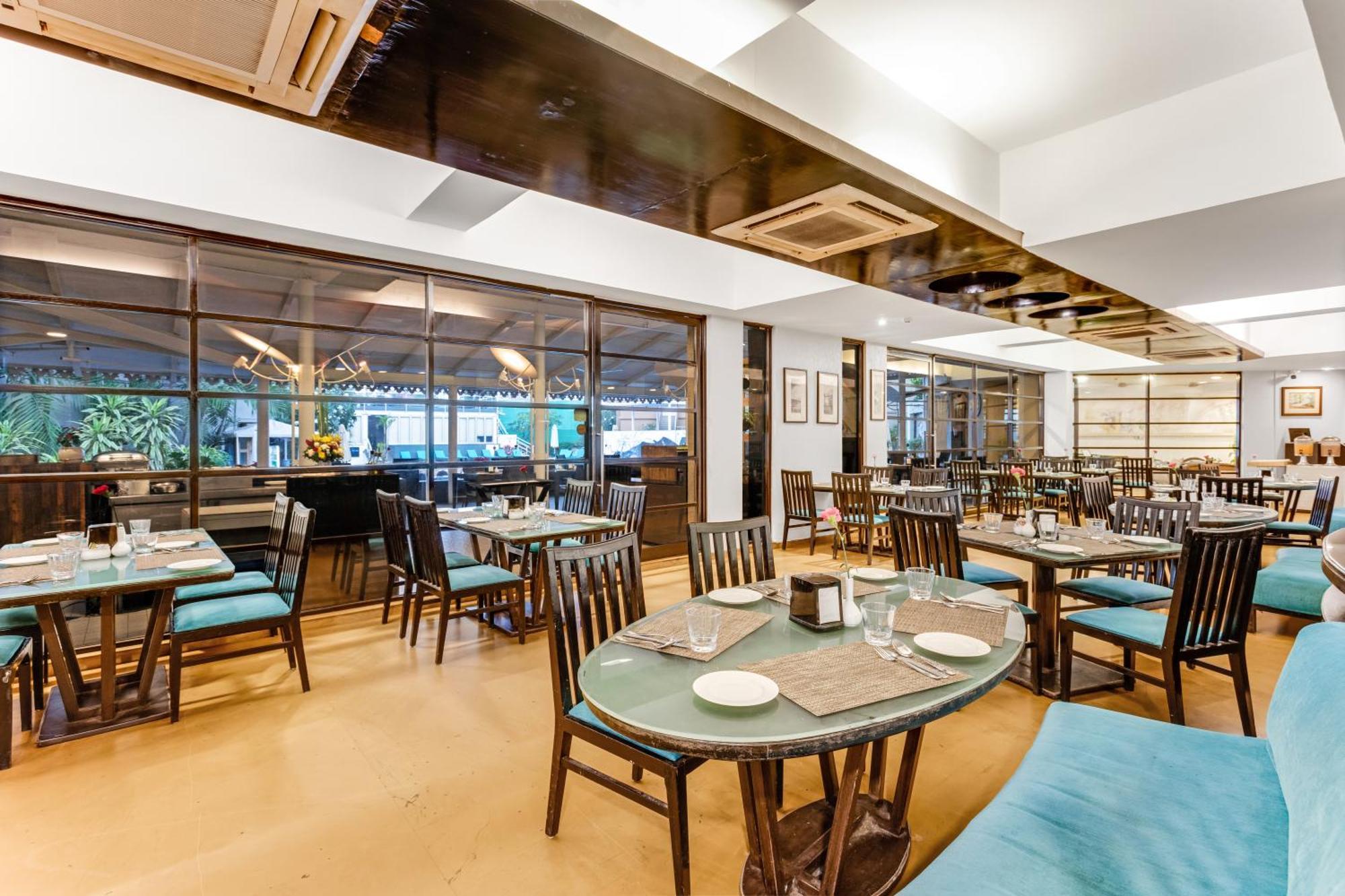 Whispering Palms Beach Resort Кандолим Екстериор снимка